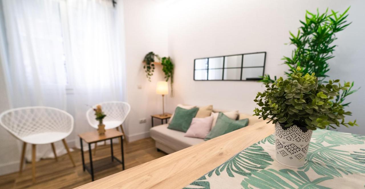2 A 6 Pax Museos Y Ronda De Atocha Apartment Madrid Bagian luar foto