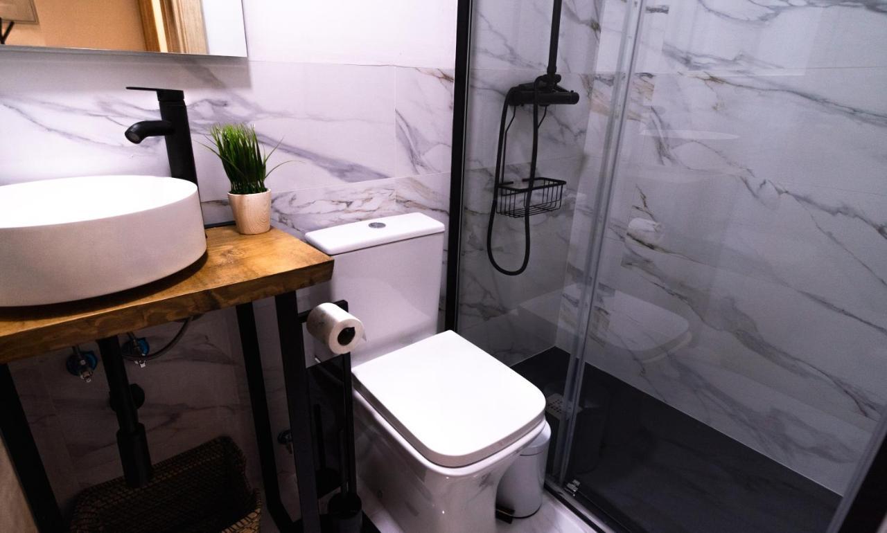 2 A 6 Pax Museos Y Ronda De Atocha Apartment Madrid Bagian luar foto