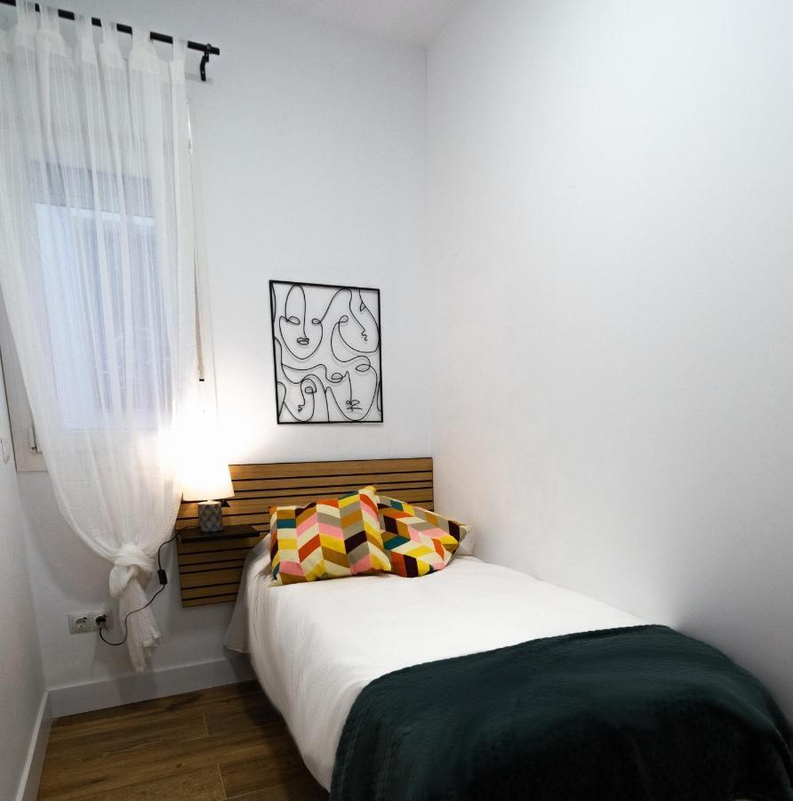 2 A 6 Pax Museos Y Ronda De Atocha Apartment Madrid Bagian luar foto