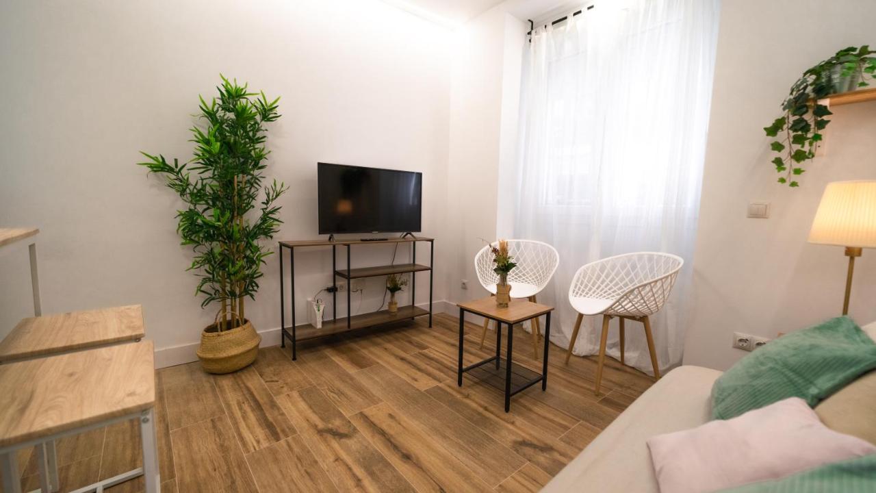2 A 6 Pax Museos Y Ronda De Atocha Apartment Madrid Bagian luar foto