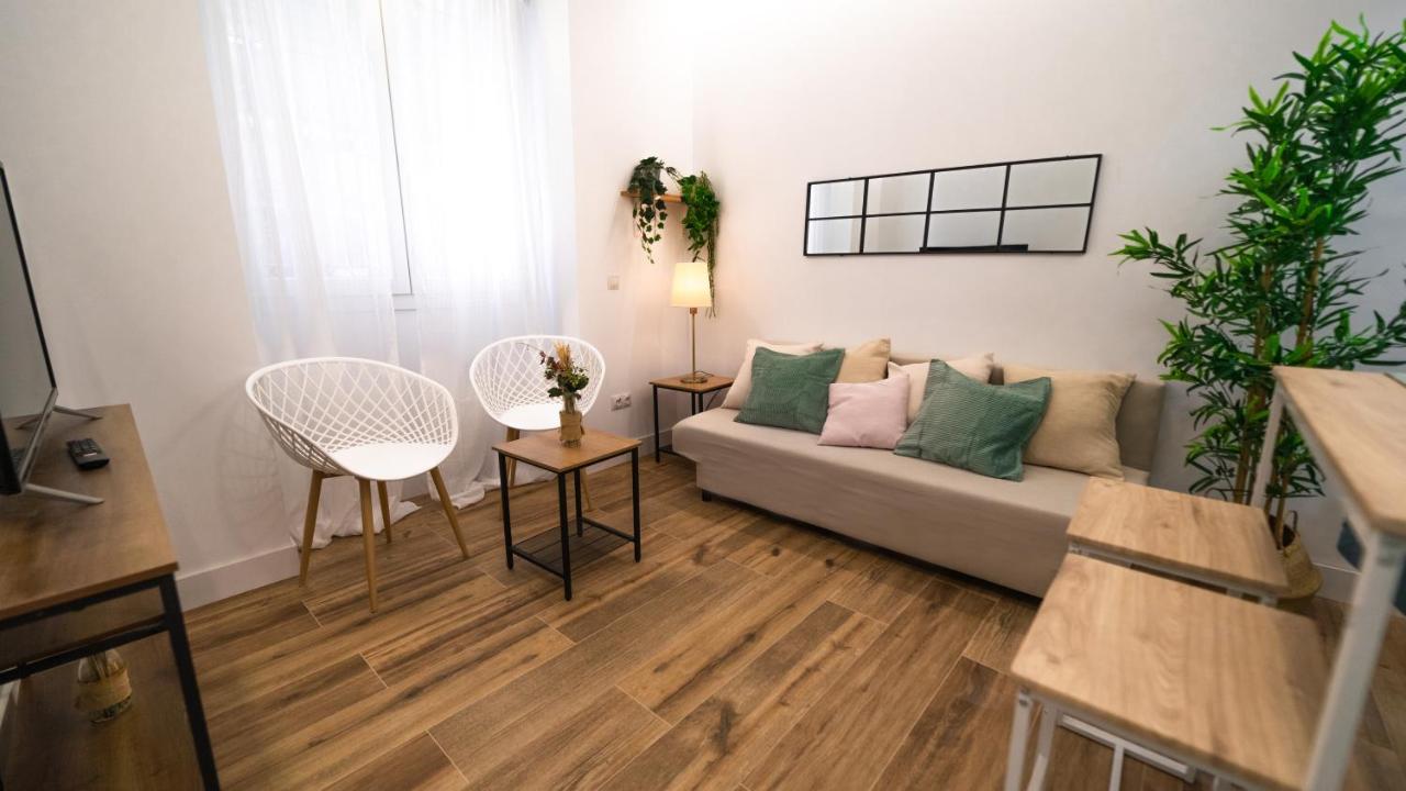 2 A 6 Pax Museos Y Ronda De Atocha Apartment Madrid Bagian luar foto