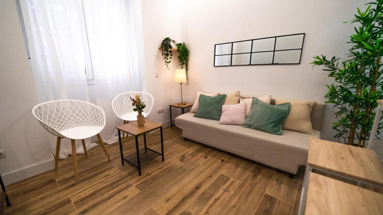 2 A 6 Pax Museos Y Ronda De Atocha Apartment Madrid Bagian luar foto